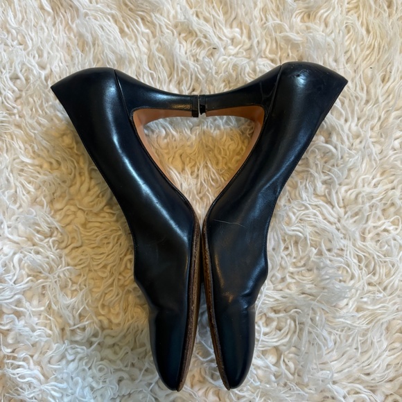 Salvatore Ferragamo Navy Blue Heels - Size 7.5B - Picture 3 of 7